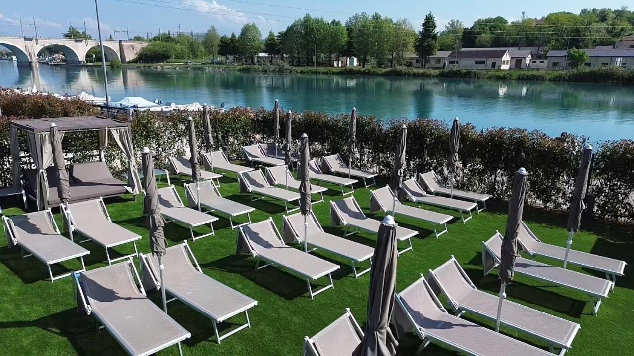 Aurora Aparthotel ペスキエーラ・デル・ガルダ エクステリア 写真